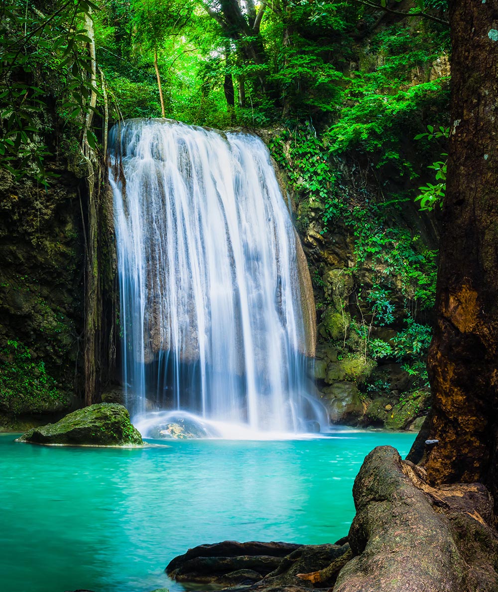13 - Tropischer Wasserfall